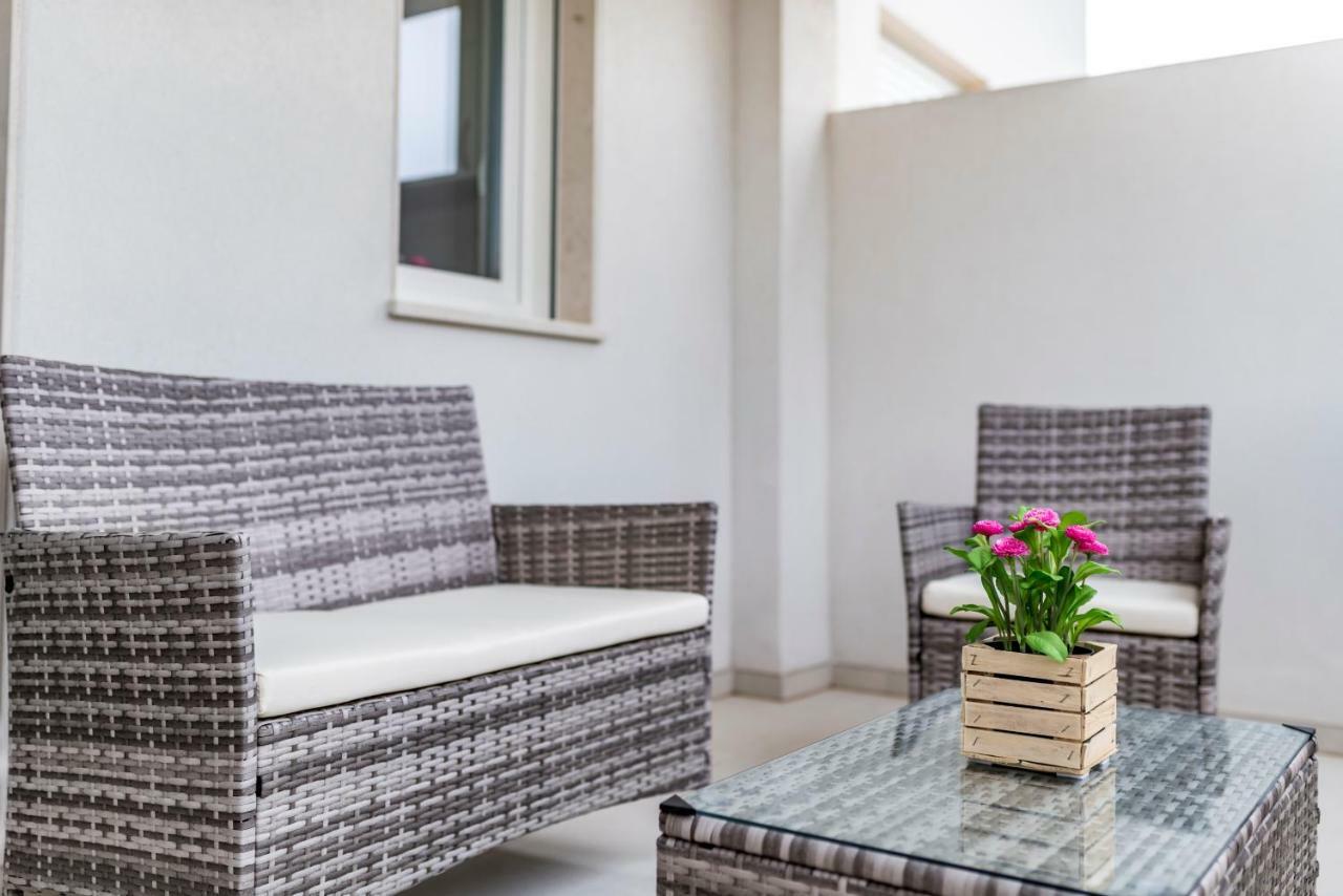 Wepuglia - La Casa Del Cardinale Apartment Monopoli Bagian luar foto