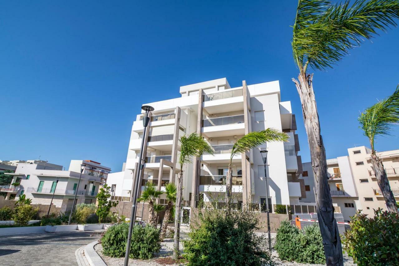 Wepuglia - La Casa Del Cardinale Apartment Monopoli Bagian luar foto